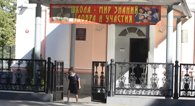 В Омске женщина-коллектор угрожала взорвать школу