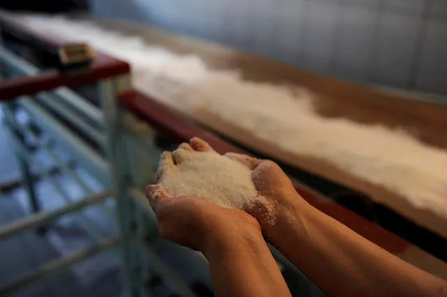 ФАС предлагает снизить импортные пошлины на сахар-сырец