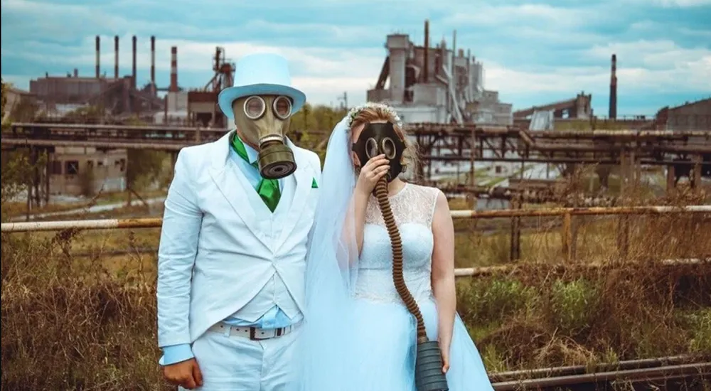Россияне не отказываются от свадеб. ЗАГСы просят не водить много гостей