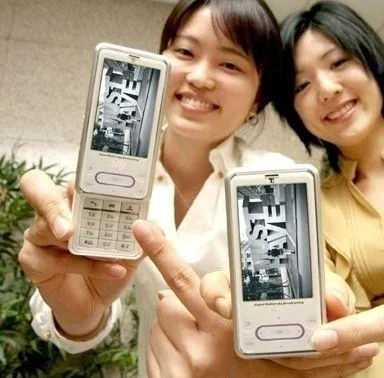 В Северной Корее раздался первый звонок с мобильного