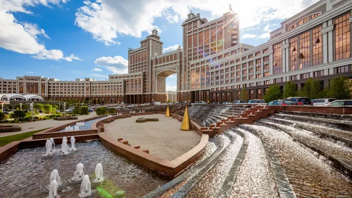 Казахстан для россиян: правила въезда, проживания и получения ПМЖ