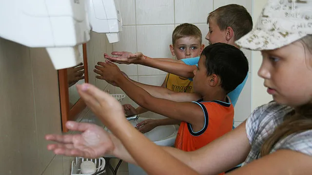 В детском лагере на Урале отравились 11 детей