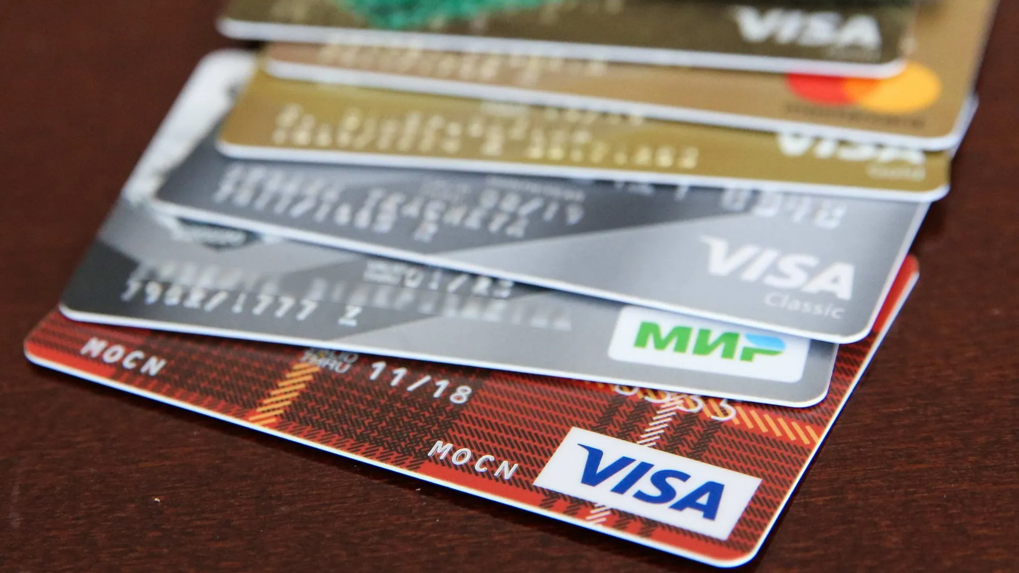 Банк выпускающий платежную карту. Карта мир. Пластиковые карты банковские. Китайская карта банковская. Карты visa и mastercard.