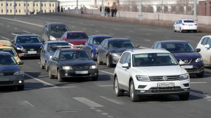На покупку первого отечественного автомобиля будут давать 1 млн рублей. Депутаты предложили ввести семейный сертификат