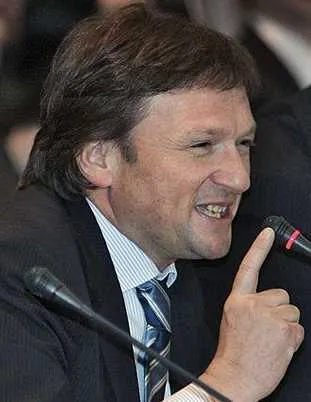 С безработицей надо бороться не кнутом, а пряником