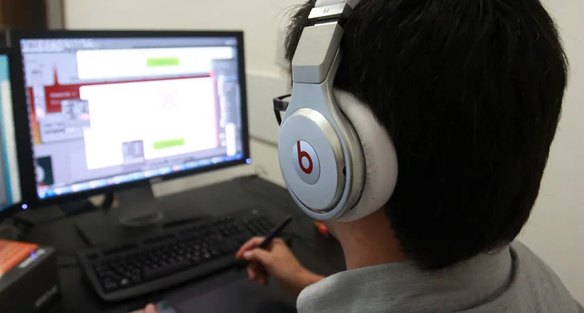 Более половины российских интернет-пользоватей скачивают музыку и фильмы бесплатно