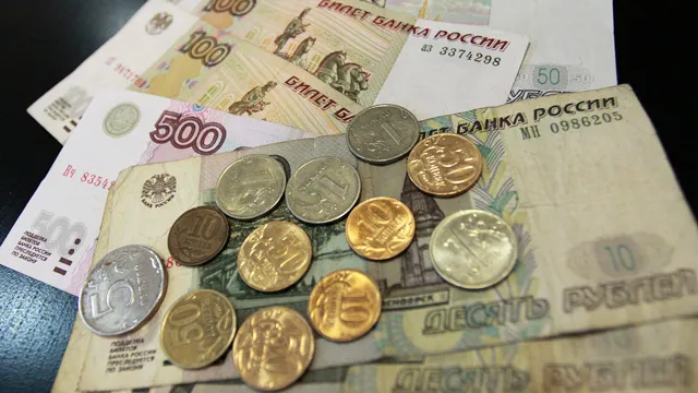 Более половины граждан РФ обеспокоены ослаблением рубля