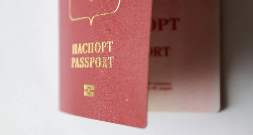 Госдума поддержала законопроект о втором загранпаспорте 
