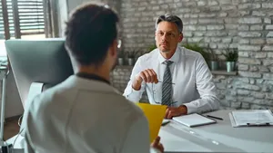 Как уведомить МВД о договоре ГПХ с самозанятым иностранцем в 2026 году