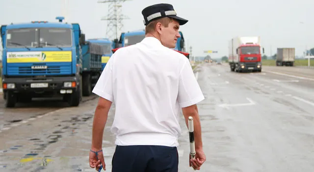 Движение большегрузных автомобилей по МКАД в дневное время запретят с 1 февраля 2013 года