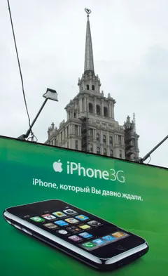 Реклама iPhone и Москве. Фото AFP
