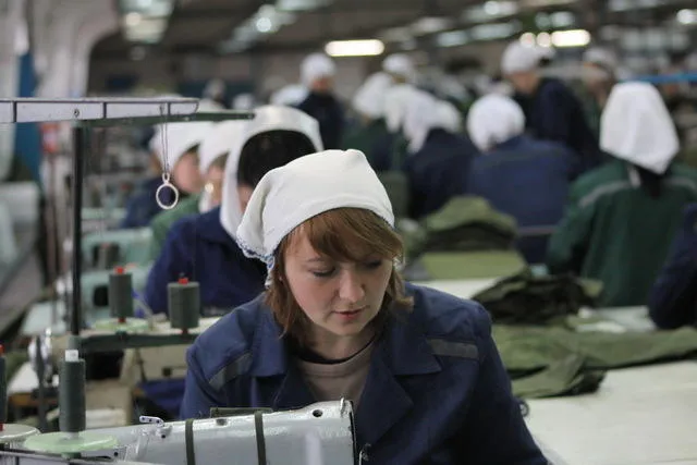 В Ростовской области 660 безработных женщин пройдут обучение по профессии швея 
