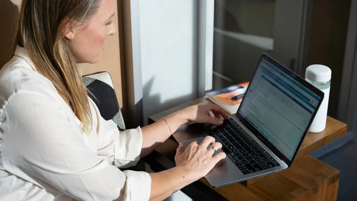 Риски и правила безопасного сотрудничества с иностранными исполнителями по ГПХ в 2025 году