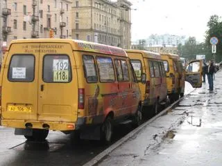 На востоке Москвы перевернулась "маршрутка"