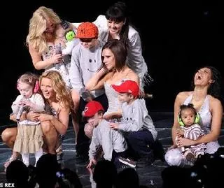 Москва вводит "комендантский час" для молодых артистов