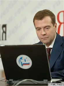 Медведев требует повышения качества интернет-услуг