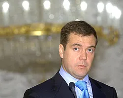 Медведев предлагает учредить орден родительской славы