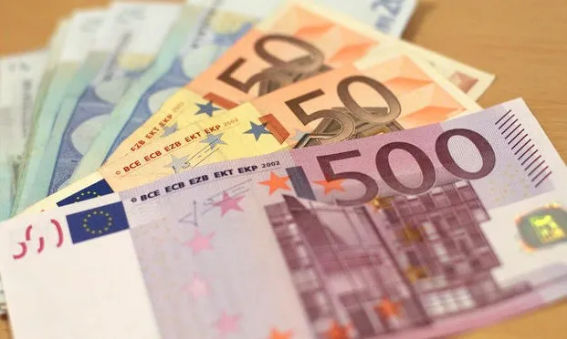 Биржевой курс евро поднялся до 77 рублей