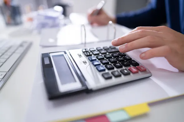 ФНС разъясняет, как подать уведомление об исчисленных суммах авансовых платежей по налогам на имущество организаций