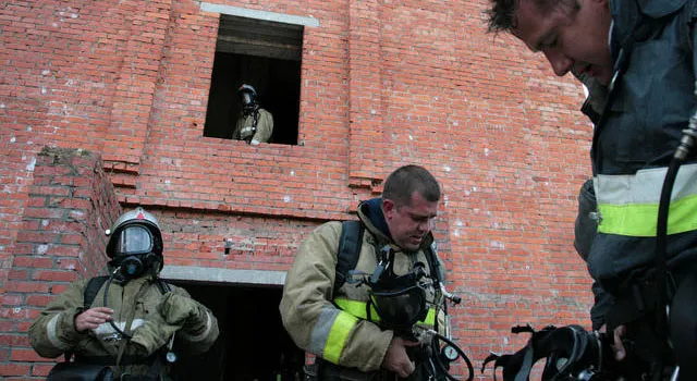 Под развалинами дома в Астрахани найдены тела шести погибших