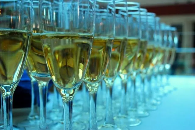 Минимальную цену на шампанское могут ввести до конца года