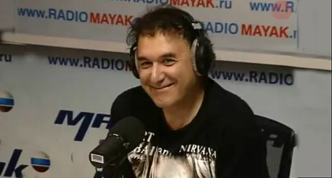 Армен Григорян, музыкант. Кадр канала Радиостанции «Маяк».