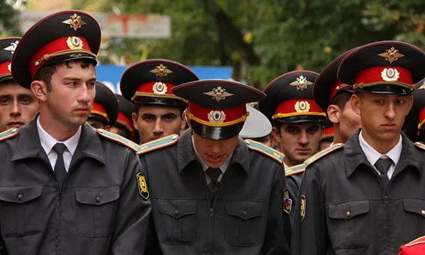 Депутаты предлагают вернуть дополнительные выплаты сотрудникам полиции