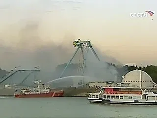 В московском парке Горького сгорел ангар