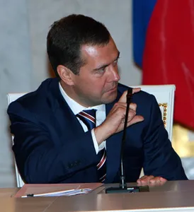 Медведев думает о замене НДС на налог с продаж