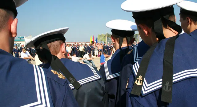 Российские моряки могут в марте вернуться во Францию для приема "Мистраля"