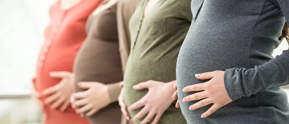 Какие документы оформить кадровику на беременных и сотрудниц с детьми: перечень от Роструда