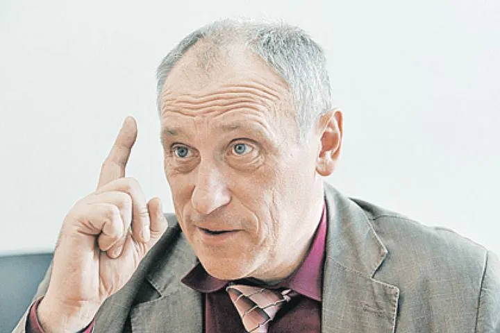 В России налоговая нагрузка скрытая, которая действует как радиация. Человек отдает деньги, даже не догадываясь, что они идут не компании и не за услугу: государство их просто вытаскивает и потом куда