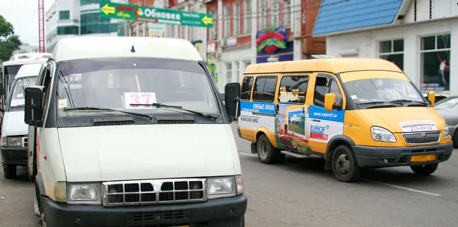 В Санкт-Петербурге столкнулись два маршрутных такси 