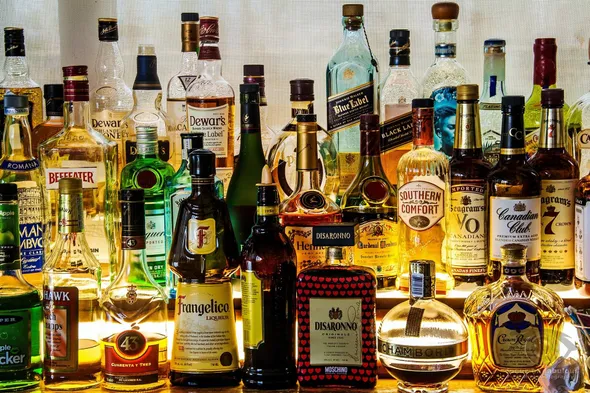 Как изобрели крепкий алкоголь и почему он стал так популярен