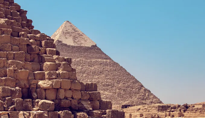 🐇  «Вложил деньги, и они пропали». Почему дело Мавроди живет и процветает, а финансовые пирамиды размножаются быстрее кроликов?