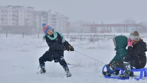 При какой температуре можно не ходить в школу зимой: правила и рекомендации
