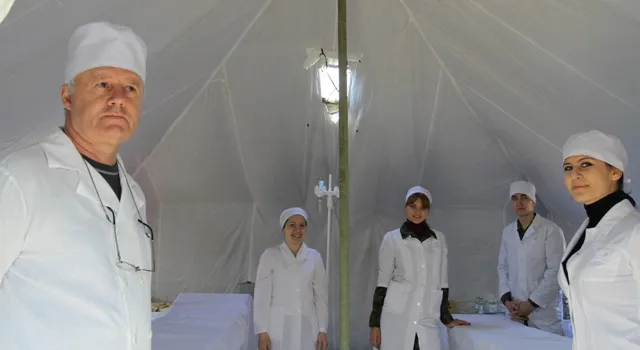 Журнал Time назвал «Человеком года» медика, который борется с вирусом Эбола