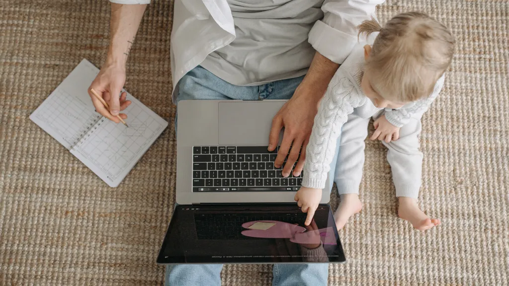 Пособия для работающих по ГПХ: кто получит и как будут рассчитывать в 2023 году