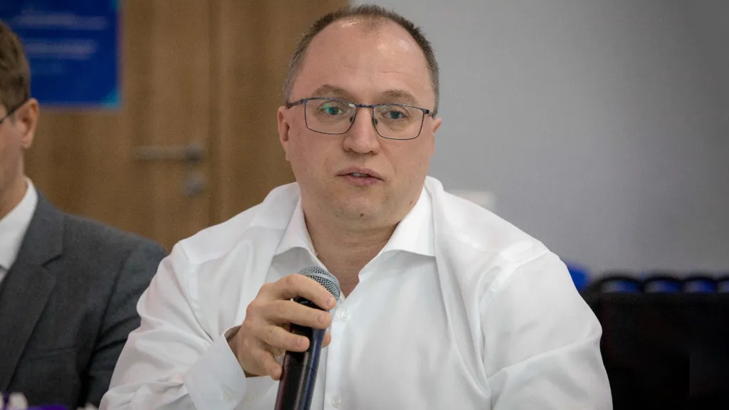 Почему обязательный КЭДО — это уже наше завтра, чем пугают кадровиков и работников и какие документы на бумаге держать приятно