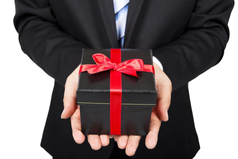 Компания GiftBaskets.ru предлагает скидки на международную доставку корпоративных подарков