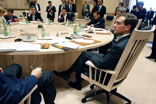 Медведев одобрил увеличение ставок акцизов