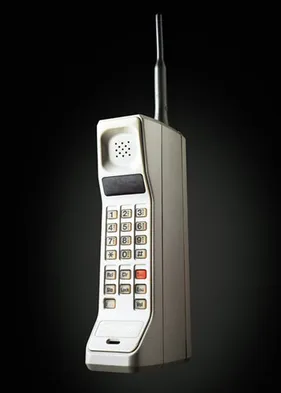 Первый в мире мобильный телефон. Фото techfresh.net