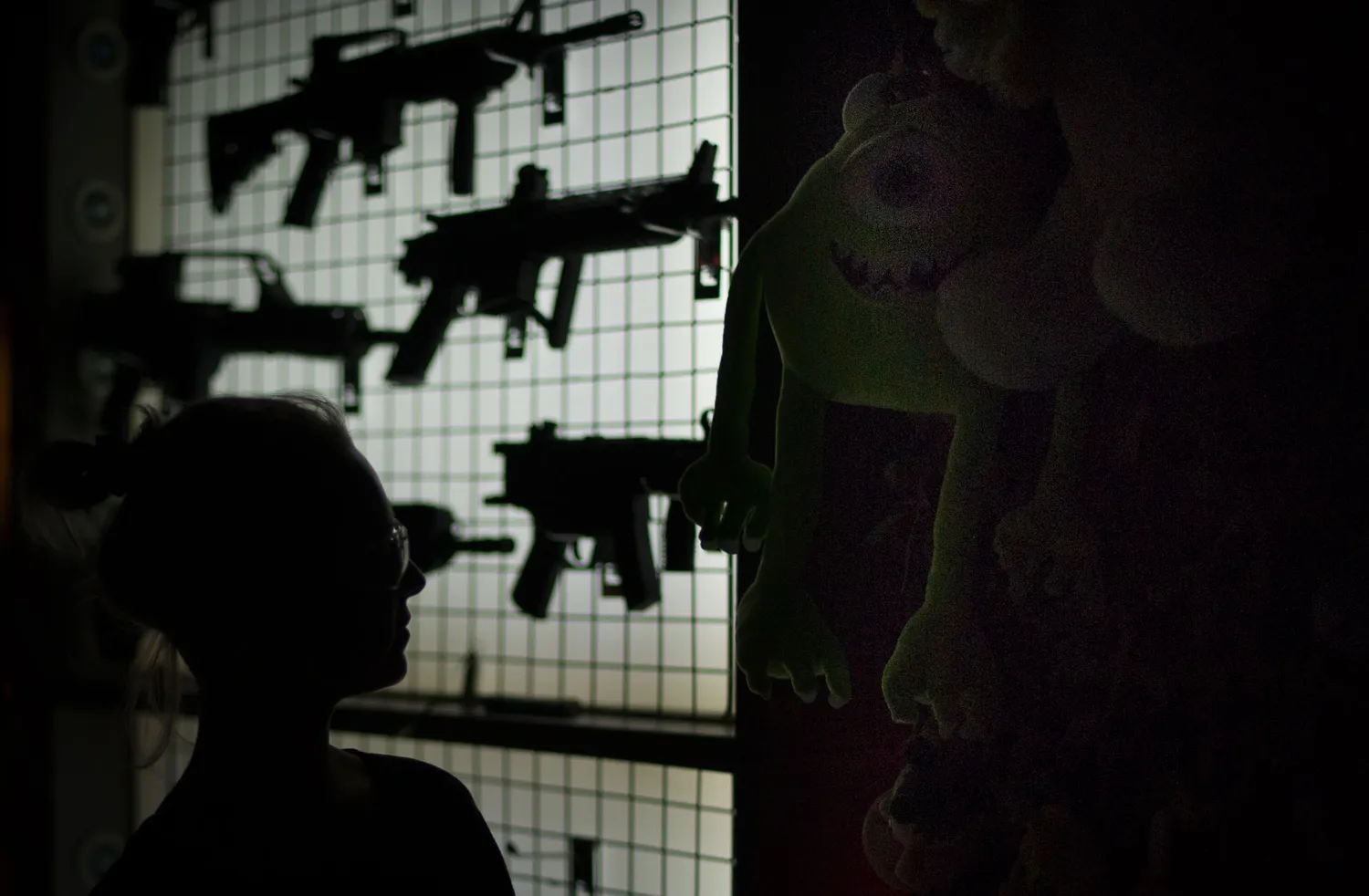 Сотрудникам ФСБ разрешат применять оружие при скоплении людей