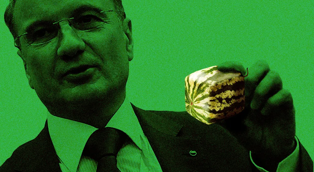 Греф скрывает сотрудника, который слил данные карт клиентов