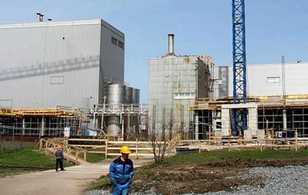 На заводе под Новосибирском разлилось три тонны химикатов