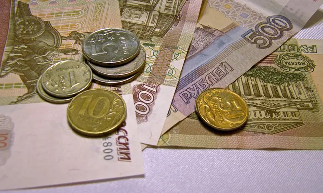 Правительство хочет обвалить национальную валюту на 30% за три года