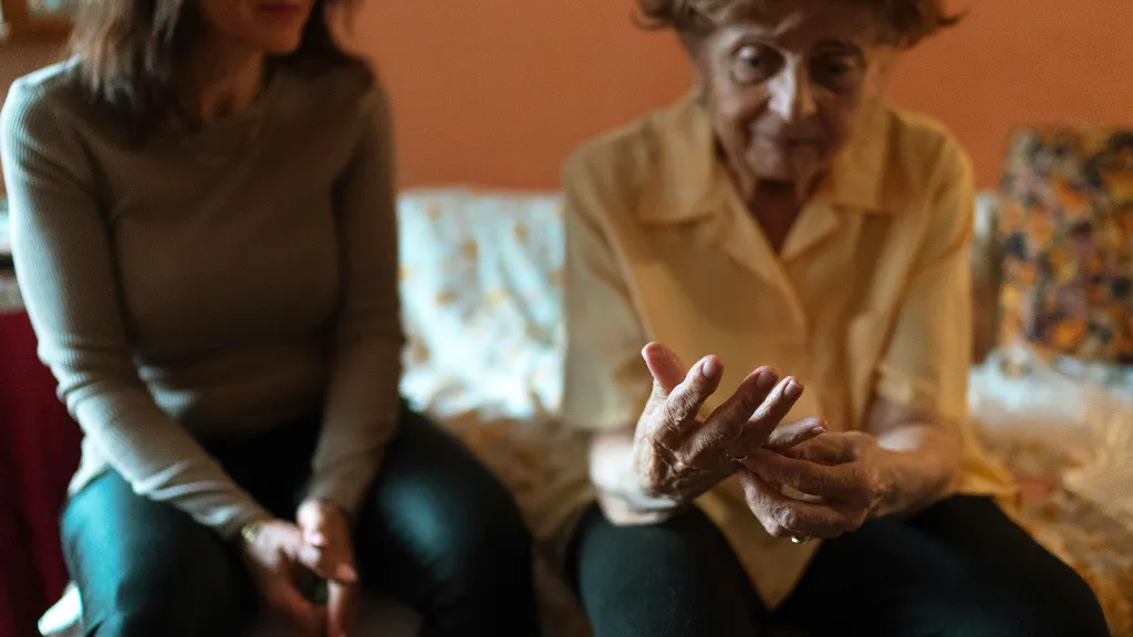 На какие выплаты от государства можно рассчитывать, если уволили с работы, а до пенсии еще несколько лет