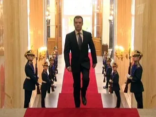 Дмитрий Медведев стал президентом и пообещал больше свободы
