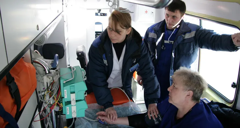 Трое горняков пострадали во время аварии на шахте в Кемеровской области