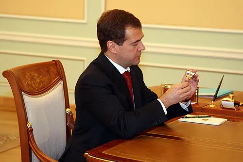 Медведев возглавит антирейдерский центр